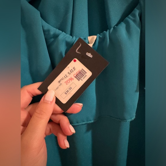 Halter top - Picture 3 of 3